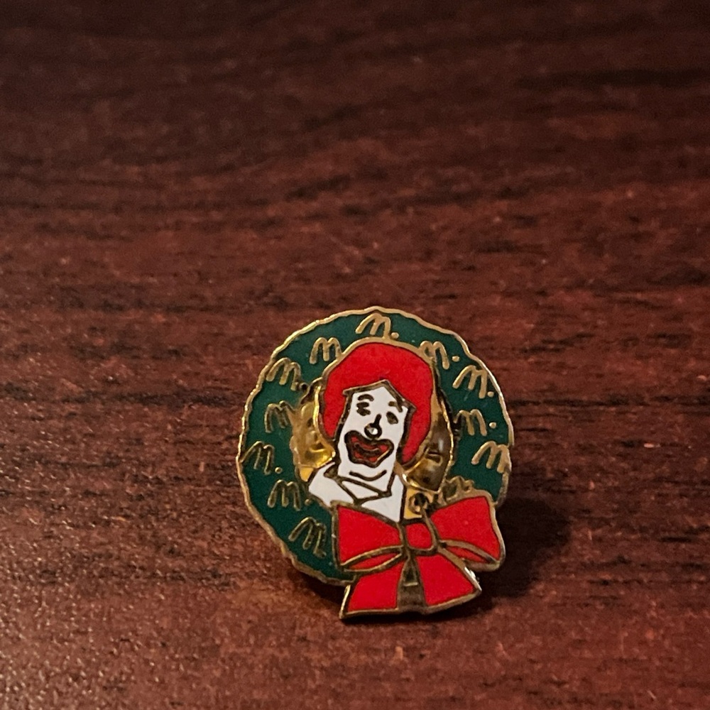 Vintage McDonald’s Ronald McDonald Christmas Wreath Employee Lapel‎ Hat Pin